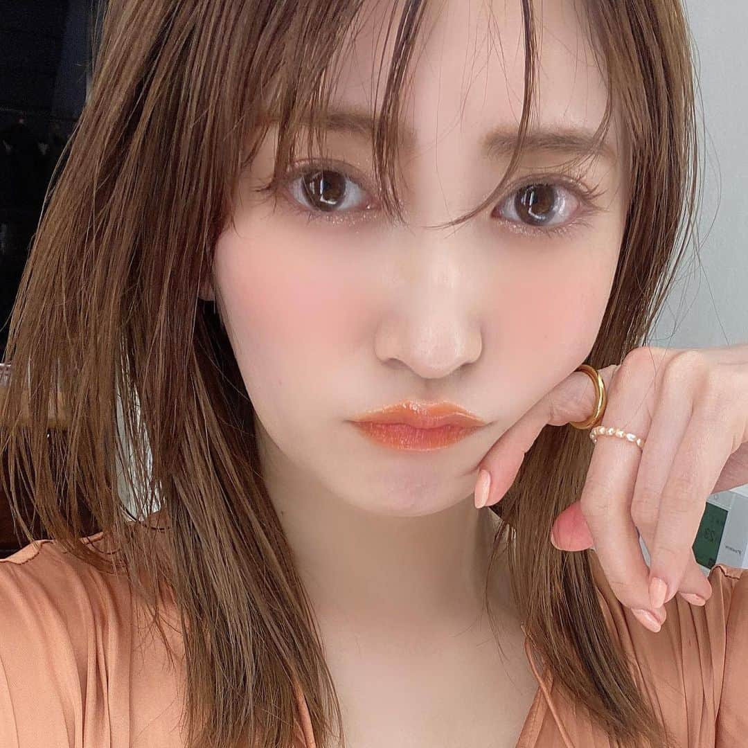 吉田朱里さんのインスタグラム写真 - (吉田朱里Instagram)「仕事始めは @vocemagazine の撮影でした🧡🧡🧡 今年は#VOCE で色んな 楽しいことをさせてもらえそうな予感…☁️🌈✨ . 今日もとっても楽しい企画でした💕 . 発売中の今月号でも 韓国メイク特集で 載せていただいてるので 是非チェックして下さいね！」1月10日 22時15分 - _yoshida_akari