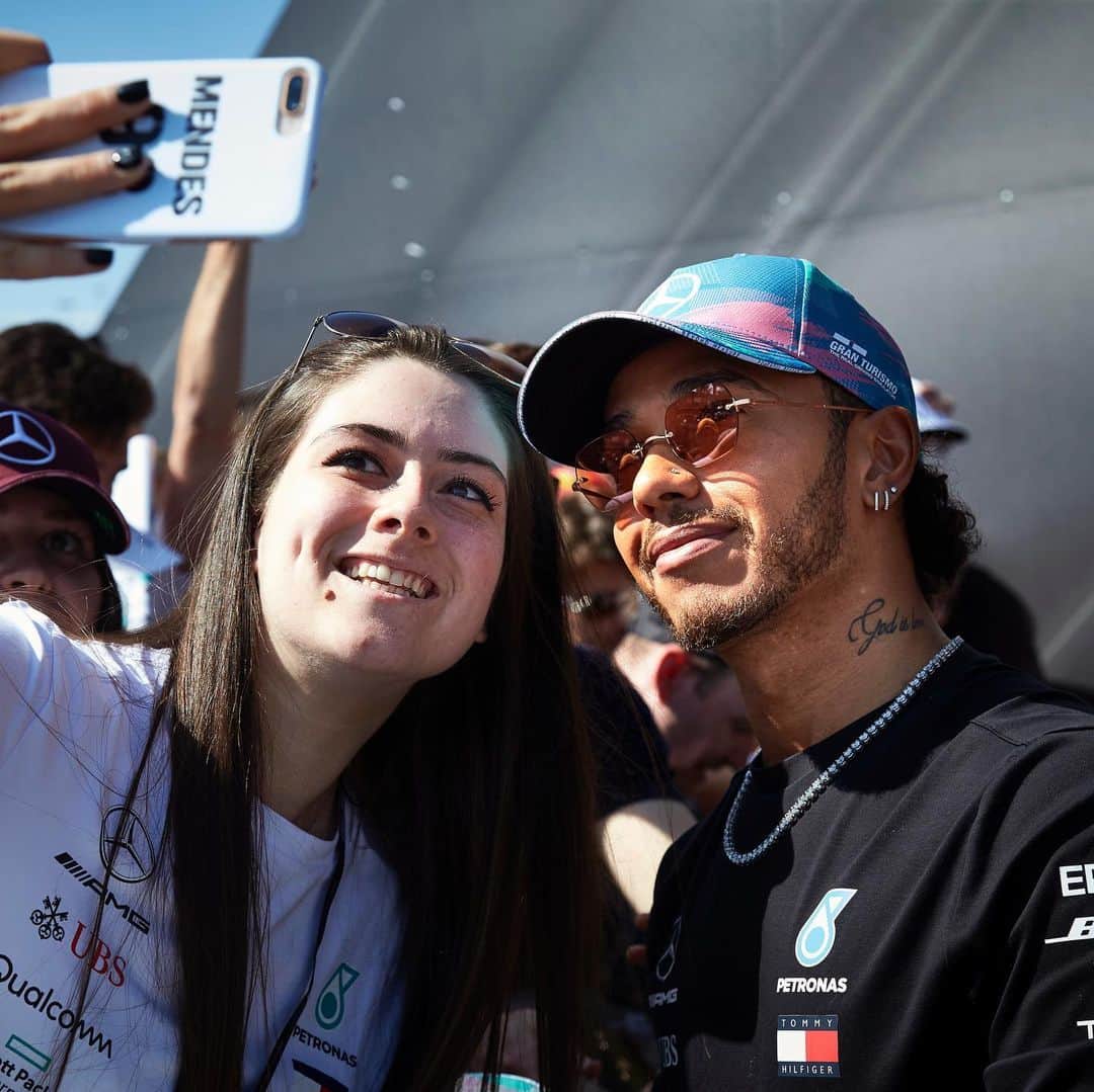 MERCEDES AMG PETRONASさんのインスタグラム写真 - (MERCEDES AMG PETRONASInstagram)「Keeping our 🤞 we’ll get to see you all again soon. 🥰」1月10日 22時18分 - mercedesamgf1