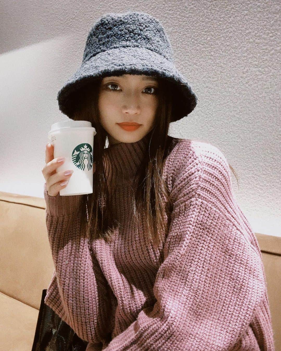 宮野真菜さんのインスタグラム写真 - (宮野真菜Instagram)「寒いから暖かいをずっと飲んでる ☕️💭  コーヒーとソイラテが好き♡」1月10日 22時26分 - miyamana_47
