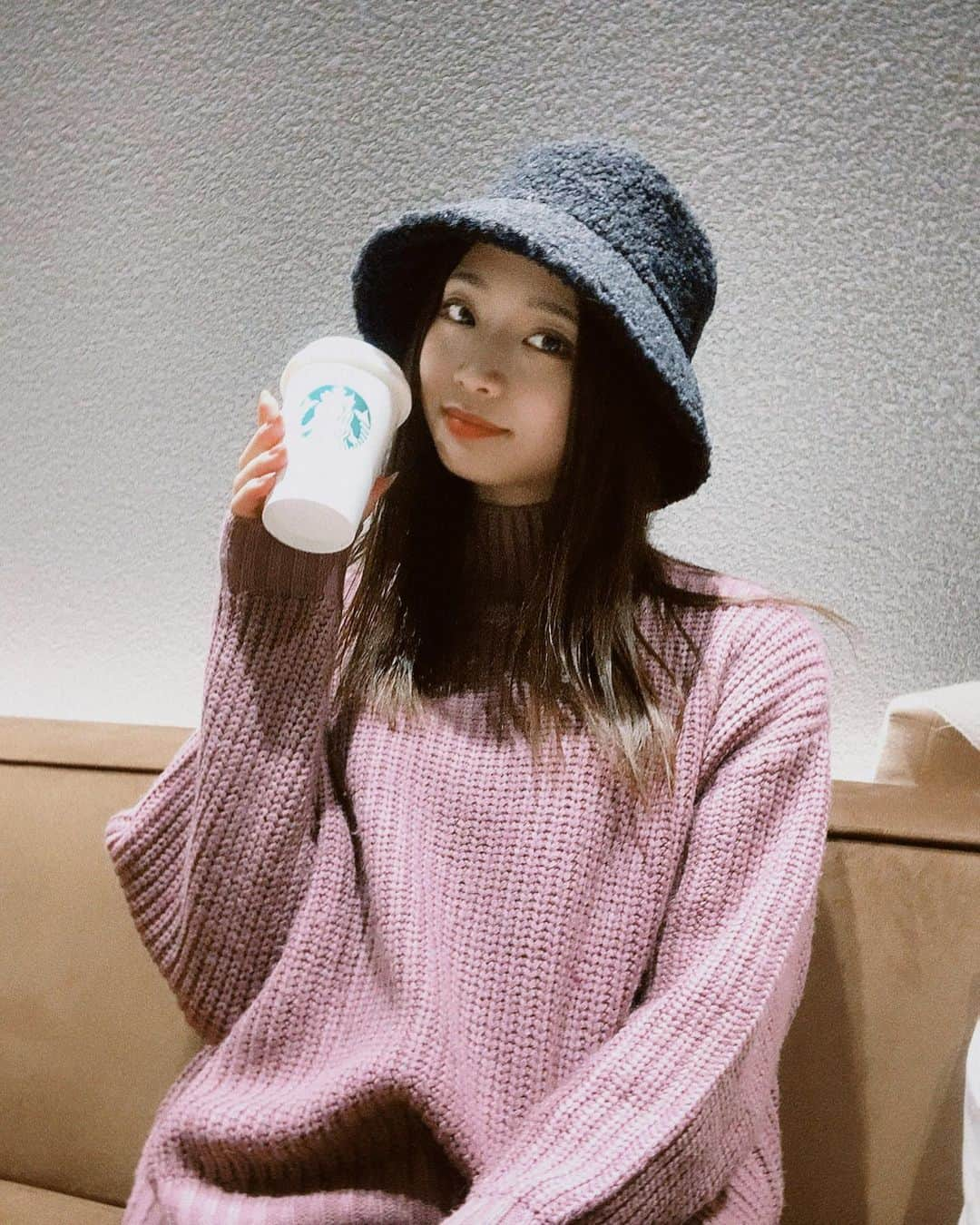 宮野真菜さんのインスタグラム写真 - (宮野真菜Instagram)「寒いから暖かいをずっと飲んでる ☕️💭  コーヒーとソイラテが好き♡」1月10日 22時26分 - miyamana_47