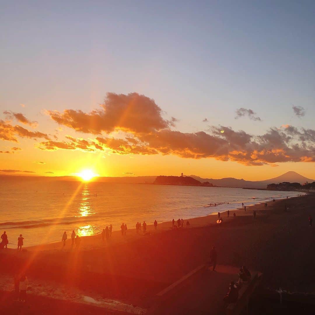 中村貞裕のインスタグラム：「#shichirigahama #七里ヶ浜 #pacifcdrivein #パシフィックドライブイン #sunset」