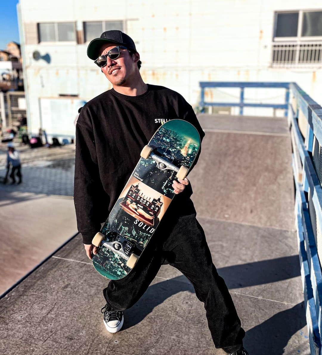 金尾玲生のインスタグラム：「.  2021年スケボー始め。  新しいデッキも調子良し！ これは @polarskateco から発売されてる @shin_sanbongi モデルだよー！  湘南は12日から緊急事態宣言で、 スケートパークも閉鎖されます。  その為たくさんの子供たちで賑わってました。  みんないい笑顔でスケボーしてたなー。  また何も考えずに滑れる日はいつになるのかな…」