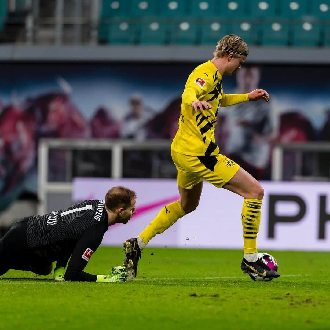 ボルシア・ドルトムントさんのインスタグラム写真 - (ボルシア・ドルトムントInstagram)「🤖 25 @bundesliga-Spiele, 25 Tore. 𝐸𝓇𝓁𝒾𝓃𝑔 𝐵𝓇𝒶𝓊𝓉 𝐻𝒶𝒶𝓁𝒶𝓃𝒹.」1月10日 22時49分 - bvb09