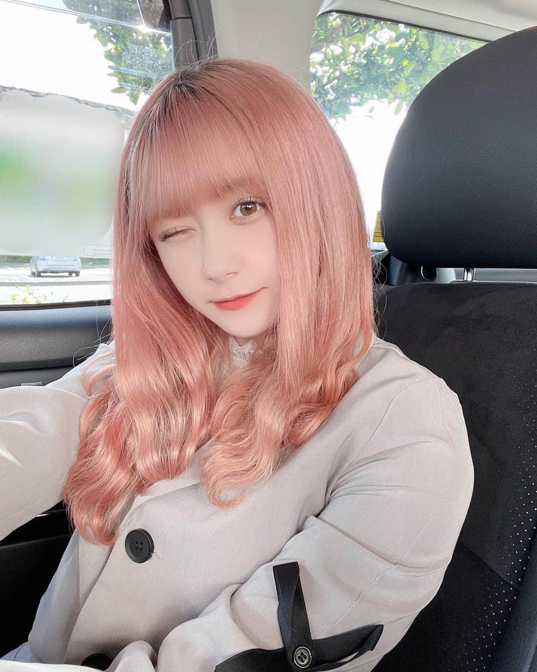 兼次桜菜のインスタグラム：「たまには車の中で😉🚗」