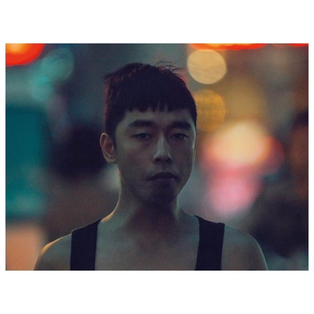 Magnum Photosさんのインスタグラム写真 - (Magnum PhotosInstagram)「@christopherandersonphoto⁠ .⁠ “If you look at the faces in the book, Shenzhen is a young city, young people are coming from all over to fulfil their dreams – it’s the tech city, the city of the future. They have all the modern things that we’re told we should want…the iPhones, the Chanel, the new Nikes…but there’s a certain melancholy in the faces.” - @christopherandersonphoto⁠ .⁠ Christopher Anderson’s book, Approximate Joy, is set in Shenzhen, China; a former fishing village-cum-metropolis that is one of the few places young Chinese are able to migrate to from the provinces. It is where the youth go to build their dream lives.⁠ .⁠ Discover more about the celebrated series in the link in bio. ⁠ .⁠ PHOTO: China. 2017.⁠ .⁠ © @christopherandersonphoto /#MagnumPhotos」1月10日 23時01分 - magnumphotos