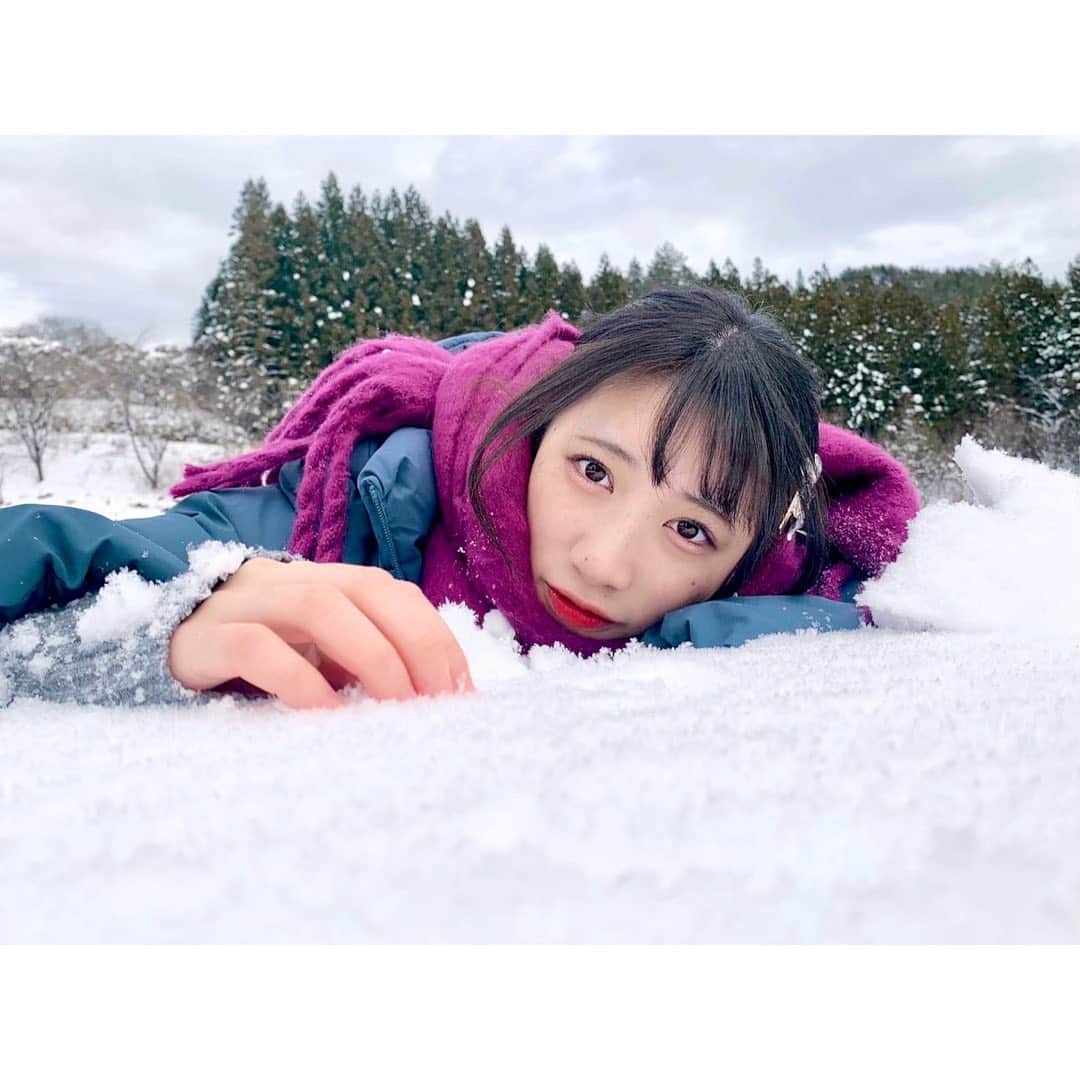 加藤一華さんのインスタグラム写真 - (加藤一華Instagram)「. ぜんぶ雪のせいだ。  いや、ただの倒れてる人。  #雪 #snow #❄️ #☃️ #いちなる #friends  #ぜんぶ雪のせいだ」1月10日 23時04分 - ichika_kato