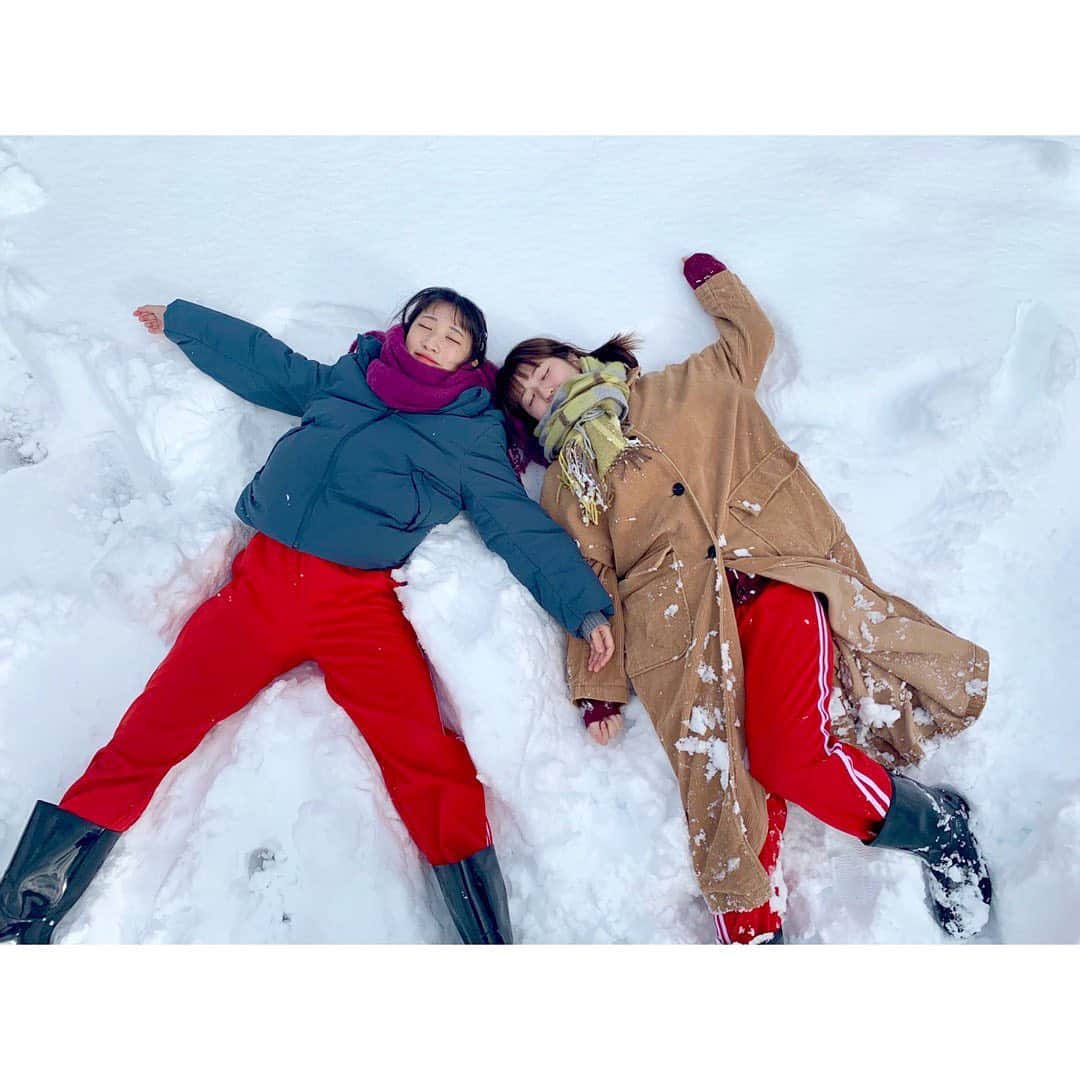 加藤一華さんのインスタグラム写真 - (加藤一華Instagram)「. ぜんぶ雪のせいだ。  いや、ただの倒れてる人。  #雪 #snow #❄️ #☃️ #いちなる #friends  #ぜんぶ雪のせいだ」1月10日 23時04分 - ichika_kato