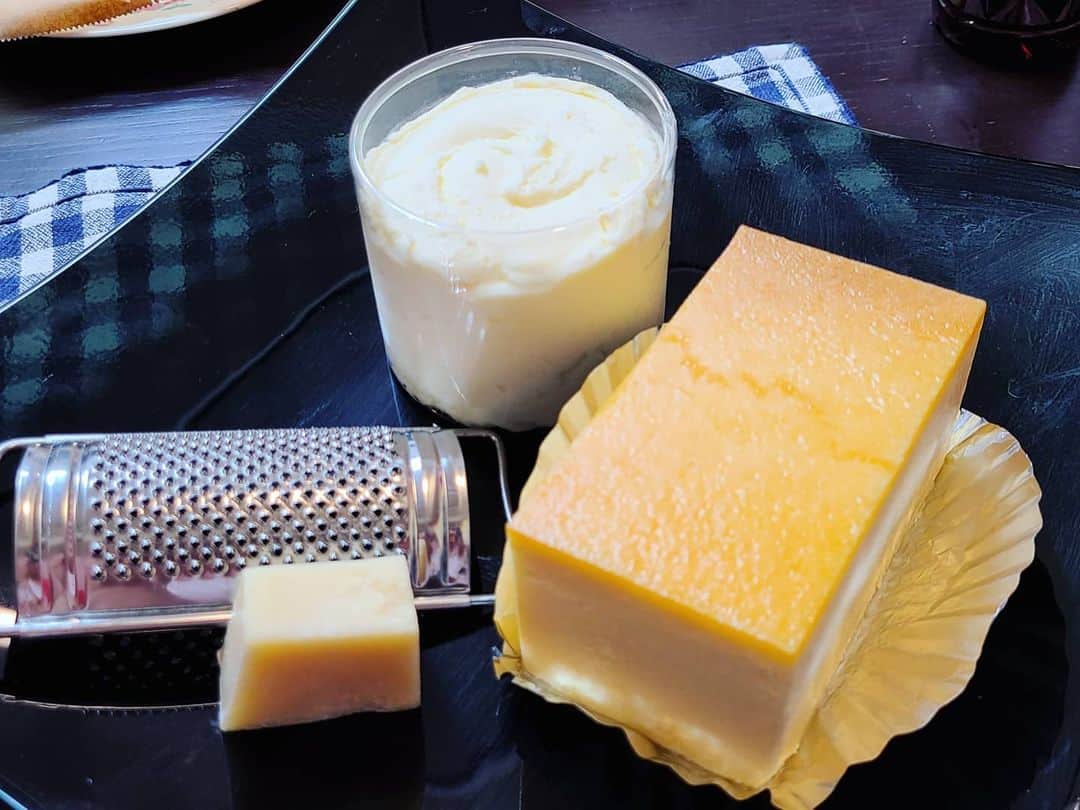 DJ KOOさんのインスタグラム写真 - (DJ KOOInstagram)「これがウワサの #加藤洋菓子 さん！！ トリプルチーズケーキ！！ これはウマい！！濃厚でしっかりとしたチーズの旨味、それでいてスッキリとした食べ心地！更にチーズオンチーズで風味が増し増し！！ 超オイシーDO DANCEだ！！   #チーズケーキ #DJKOO」1月10日 23時22分 - dj_koo1019