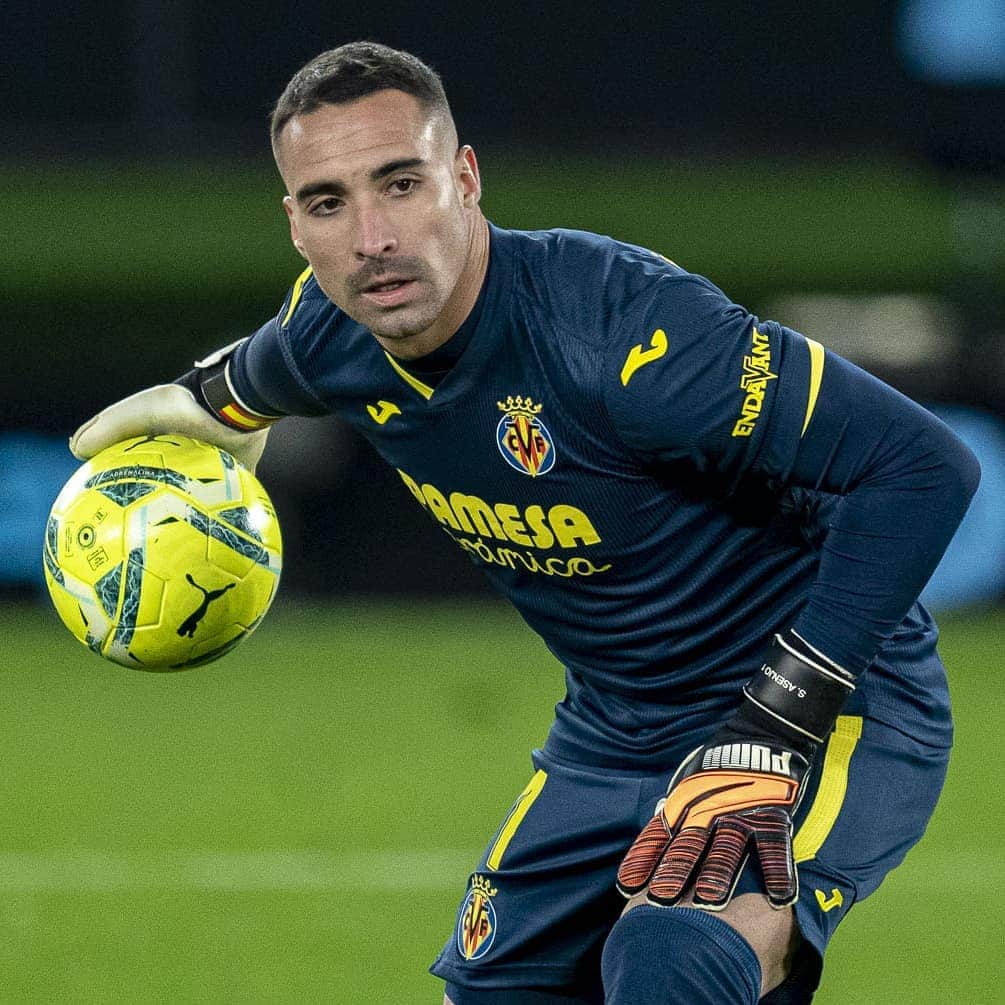 ビジャレアルCFのインスタグラム：「Un portero de LEYENDA 💛. . A LEGENDARY goalkeeper 💛. . #HistoriaGrogueta #Villarreal #futbol #football #soccer #LaLiga」