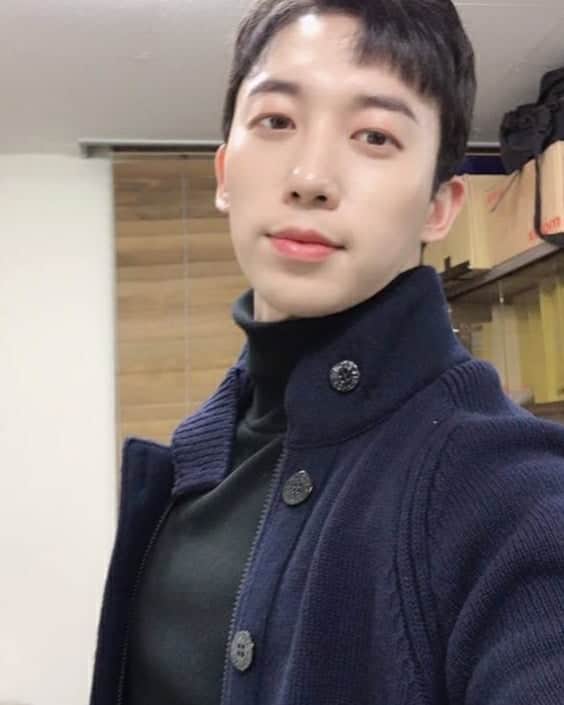 U-KISS（ユーキス）のインスタグラム：「[#훈] 키스미❣ 모두 굿나잇🌙 내일 월요일도 화이팅해요💪❤  #유키스 #UKISS #HOON」