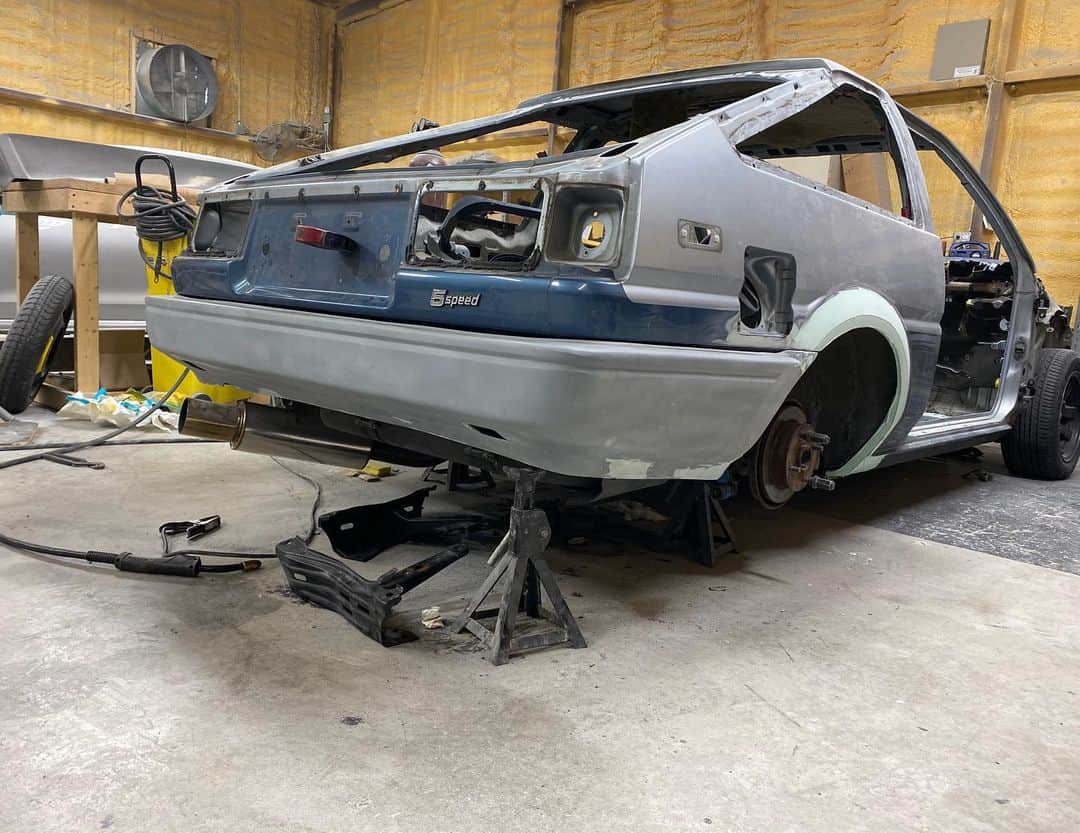 スティーブのインスタグラム：「The Toyota AE86 Hachiroku is starting to look good @vividautobody !  The progress has been quick and almost ready for paint!! Check out all the progress in my latest YouTube video!! 間も無くハチロクの板金が完了になる！！最新動画をチェックしてね　#ハチロク　#パンダトレノ  #ae86」