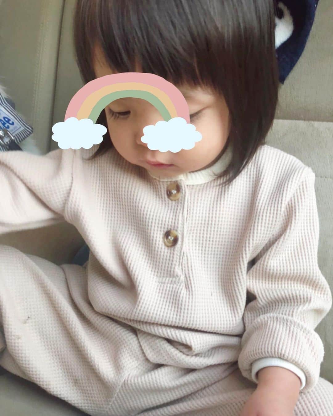 我妻三輪子さんのインスタグラム写真 - (我妻三輪子Instagram)「baby's 2020 AW Collection🍼  よく質問頂くブランドはタグ付けしてあります🌱 それ以外はヴィンテージか 海外から通販で買っています🛍  いつか彼女が写真を見返した時に かわいい服着せて貰ってたんだなぁって 思ってもらえたらいいなっていう自分勝手な 淡い期待を抱きながら、毎日選んでいます🥳  #wagamiwababy」1月10日 23時24分 - wagamiwa