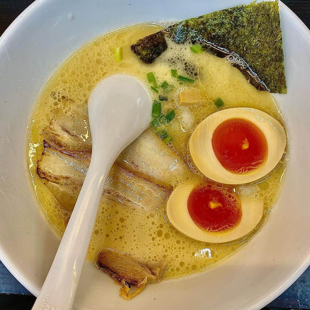 原あやののインスタグラム：「これはめちゃくちゃ可愛かったラーメン 可愛いと言えば 新成人の皆様おめでとうございます 街中やSNSの新成人様方がとても可愛いかった  #はらーめん #ラーメン#ラーメン部#ラーメン女子#めんすたぐらむ#2021#名は知らないけど超美味しかった、、、#若いって無敵」