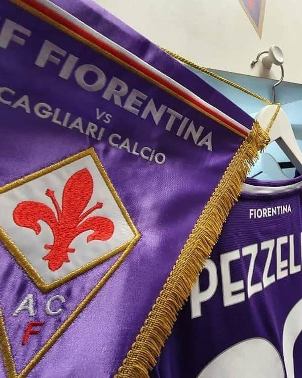 ACFフィオレンティーナさんのインスタグラム写真 - (ACFフィオレンティーナInstagram)「Changing room ready ✅  #ForzaViola 💜 #FiorentinaCagliari #ACFFiorentina #Dragowski #Pezzella #SerieA」1月10日 23時47分 - acffiorentina