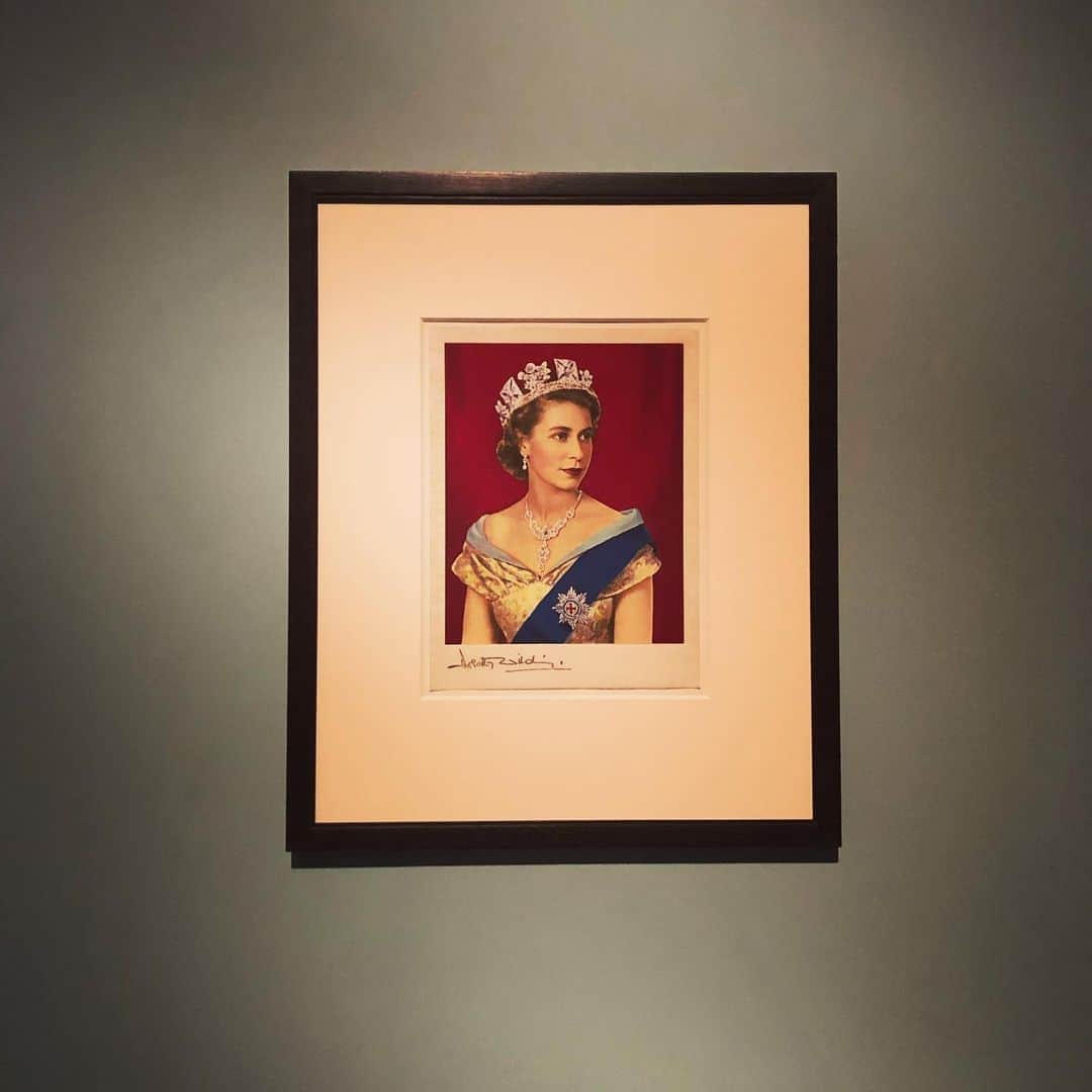 RUUNAさんのインスタグラム写真 - (RUUNAInstagram)「. . KING&QUEEN展👑 . 現代までの移り変わってきた歴史を 英国王室の肖像画を通して時代背景や流行り、 その人の生きてきた人生や人間性を感じられて もの凄く楽しかった👸❤️ . . #king #queen #Portrait  #londonnationalportraitgallery  #phot #art #picture #london #ueno #tokyo #japan  #ロンドンナショナルポートレートギャラリー #ポートレート  #肖像画 #英国 #王室 #歴史  #上野の森美術館  #美術館」1月10日 23時55分 - ruuna_kolme