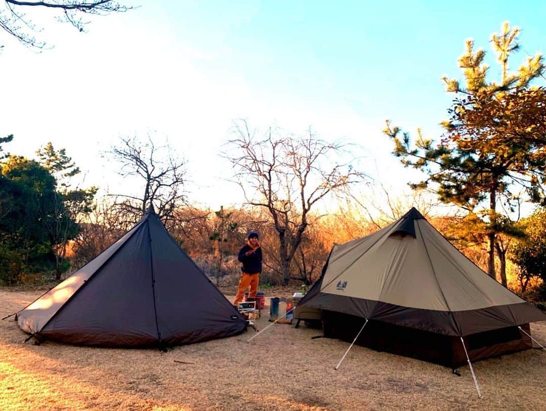 Bunta のインスタグラム：「初張り完了🏕🤟🏼🏕  with @jojisatoudustbox  @ncruiser 🏕😍🏕  #ogawa #ogawacampal  #tasso #totalfat #dustbox」