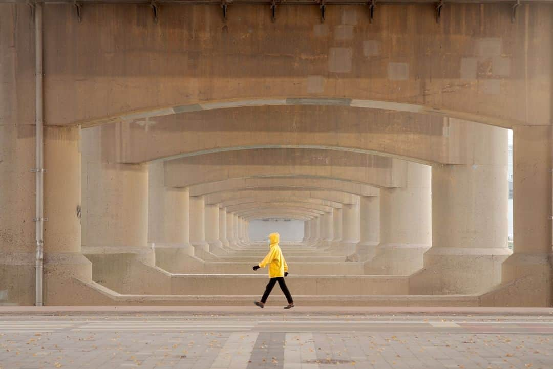 ライカさんのインスタグラム写真 - (ライカInstagram)「LFI Gallery - Editors' Pick 'Yellow' by Christina Min (@mirrorlessadventures)  A dash of yellow captured in frame amongst the endless columns.   Gear: #LeicaM240  #LeicaFotografieInternational #LeicaCamera #Leica #🔴📷」1月11日 0時00分 - leica_camera