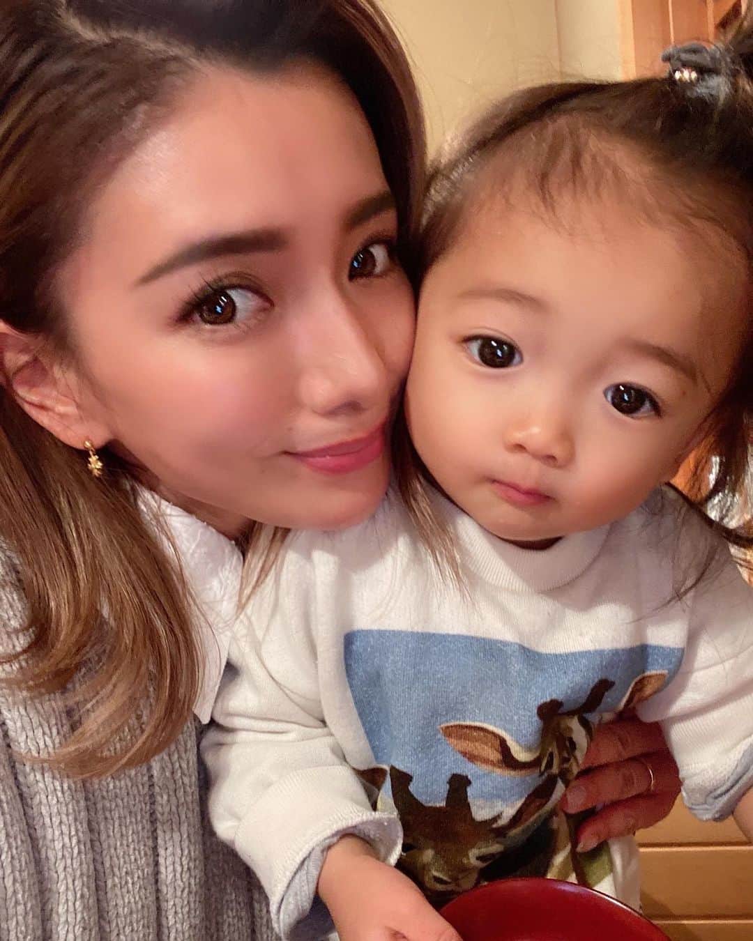 谷口紗耶香のインスタグラム：「最近色んな表情してくれてかっわいー🤍😍親バカw 毎日毎日成長してるなぁ👏🏼」