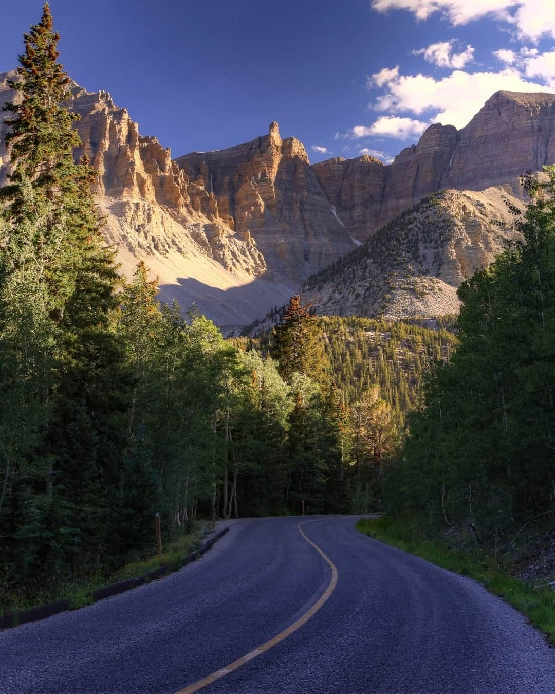 アメリカ内務省さんのインスタグラム写真 - (アメリカ内務省Instagram)「If you’re on the hunt for glaciers in #Nevada, here's where the road will lead you. Wheeler Peak Glacier in Great Basin National Park is the only glacier in the state and it sits below Nevada's second-tallest mountain, the 13,063-foot-tall Wheeler Peak. Photo of (@GreatBasinNP) by Norman Lathrop (SharetheExperience.org)」1月11日 0時00分 - usinterior