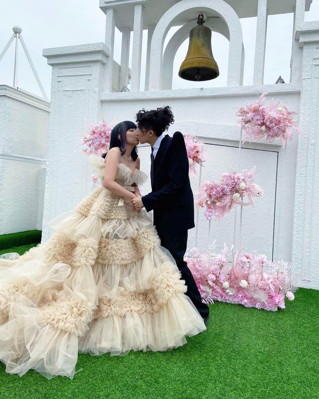 Ruby Gloomのインスタグラム：「This is a little different from my posts but... hey the IRL Ruby is married today to @doughboybeatsyou 😇❤️🥰😭 The best person in the world 🎎🎉」