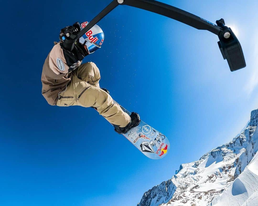 goproさんのインスタグラム写真 - (goproInstagram)「Photo of the Day: Sending it to the stratosphere with #GoProAthlete @marcuskleveland + #GoProHERO9 Black 🏂🤳 ⠀⠀⠀⠀⠀⠀⠀⠀⠀ #ProTip: Use Burst Photo Mode on #GoProHERO9 Black to nail the shot during high-speed maneuvers. Just set your interval, press the shutter button, + we we'll take care of the rest 💥 ⠀⠀⠀⠀⠀⠀⠀⠀⠀ #GoPro #GoProSnow #Snowboarding #Backflip #Austria」1月11日 0時12分 - gopro