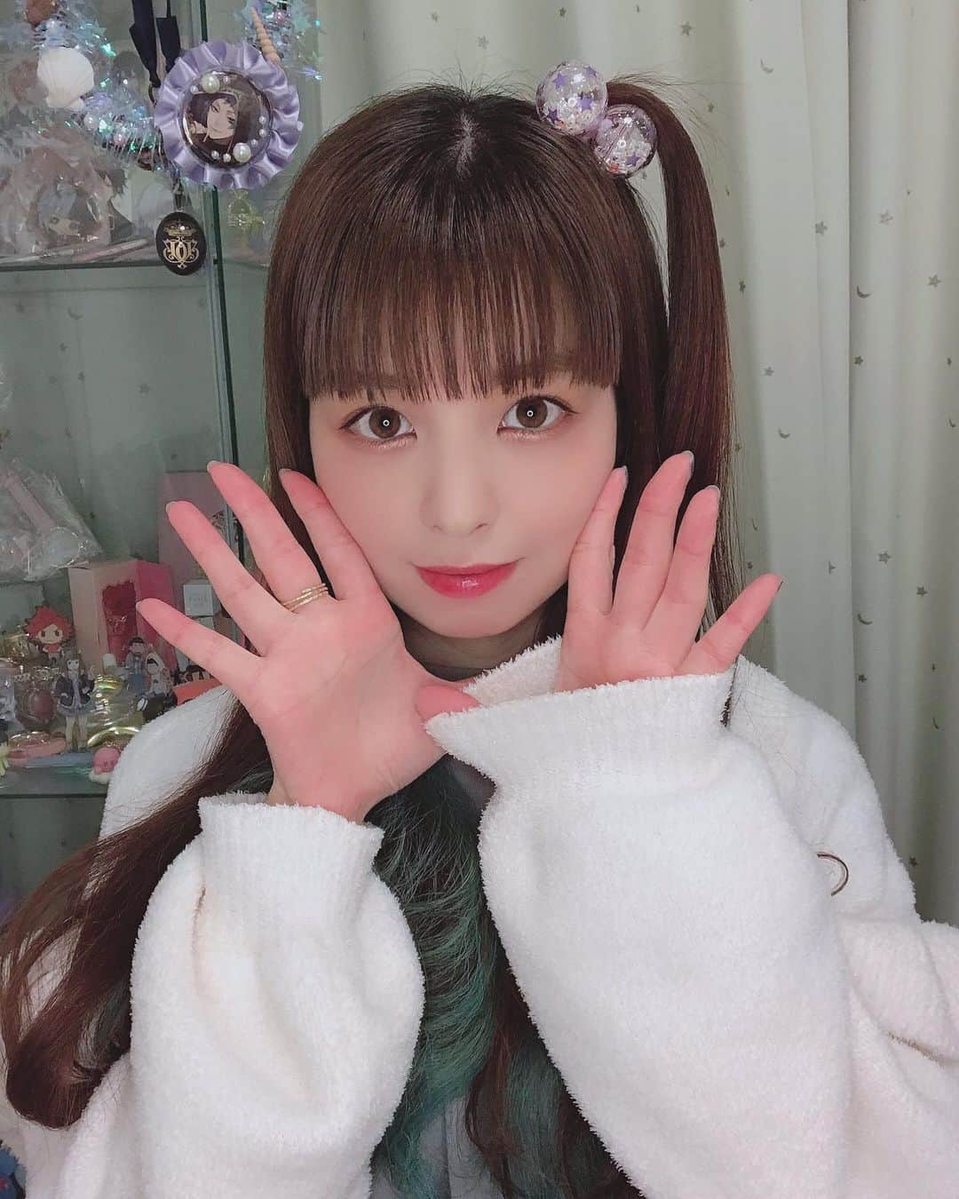 春奈るなのインスタグラム：「インスタライブ楽しすぎた😳😳😳 みんなコメントとかたくさんありがとう🙇‍♀️✨ また近々やるから楽しみにしてて〜☺️ IGTVにもアップしたから見逃してしまった方はそこから見れるよ🥰 次は何開封しよっかなー😌😌💜  #igtv  #instagramlive」