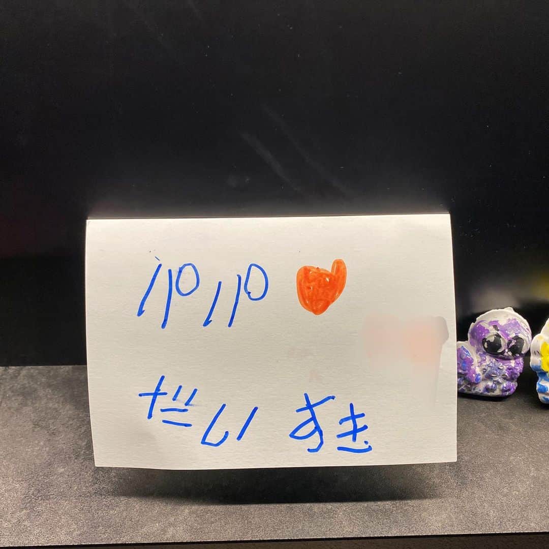 田村淳のインスタグラム：「４歳の娘が字を書けるようになりました^_^ はじめて書いた字を覚えてますか？  #パパだいすき♡」