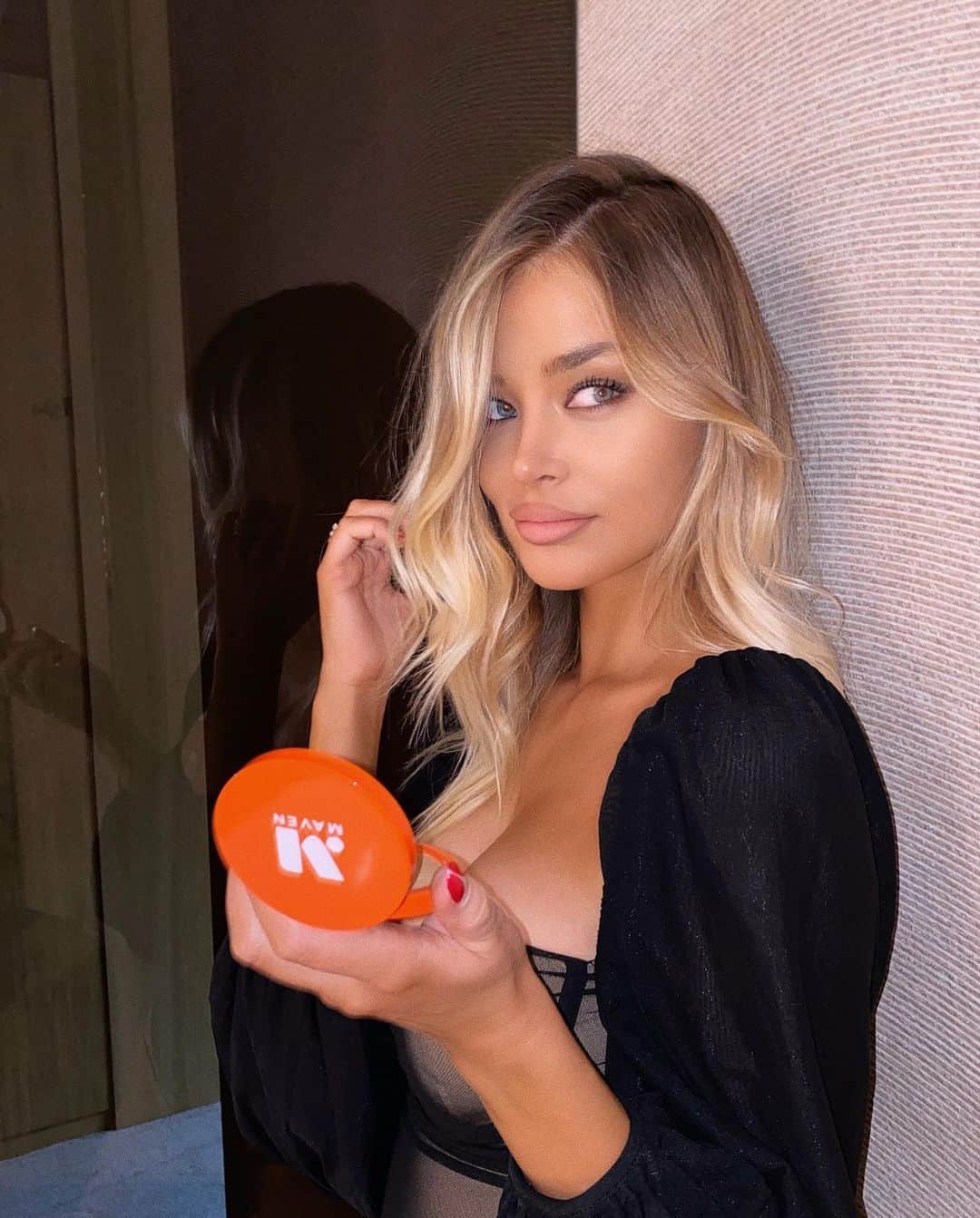 ソフィア・ミロシェヴィッチのインスタグラム：「My new fav make up line @mavenbeauty! Check it out on fashionnova site ❤️」