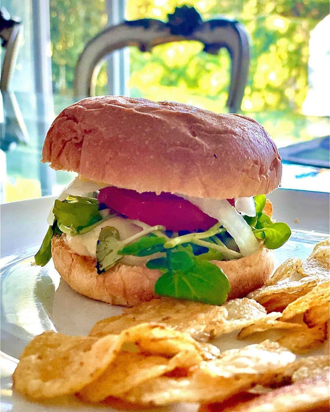 Rodner Figueroaさんのインスタグラム写真 - (Rodner FigueroaInstagram)「When meals are done with love, they taste better!!! 🍔 Cuando las cosas son hechas con amor, saben mejor!!! #cheeseburger by @ernestomathies #homemadeburger」1月11日 0時31分 - rodnerfigueroa