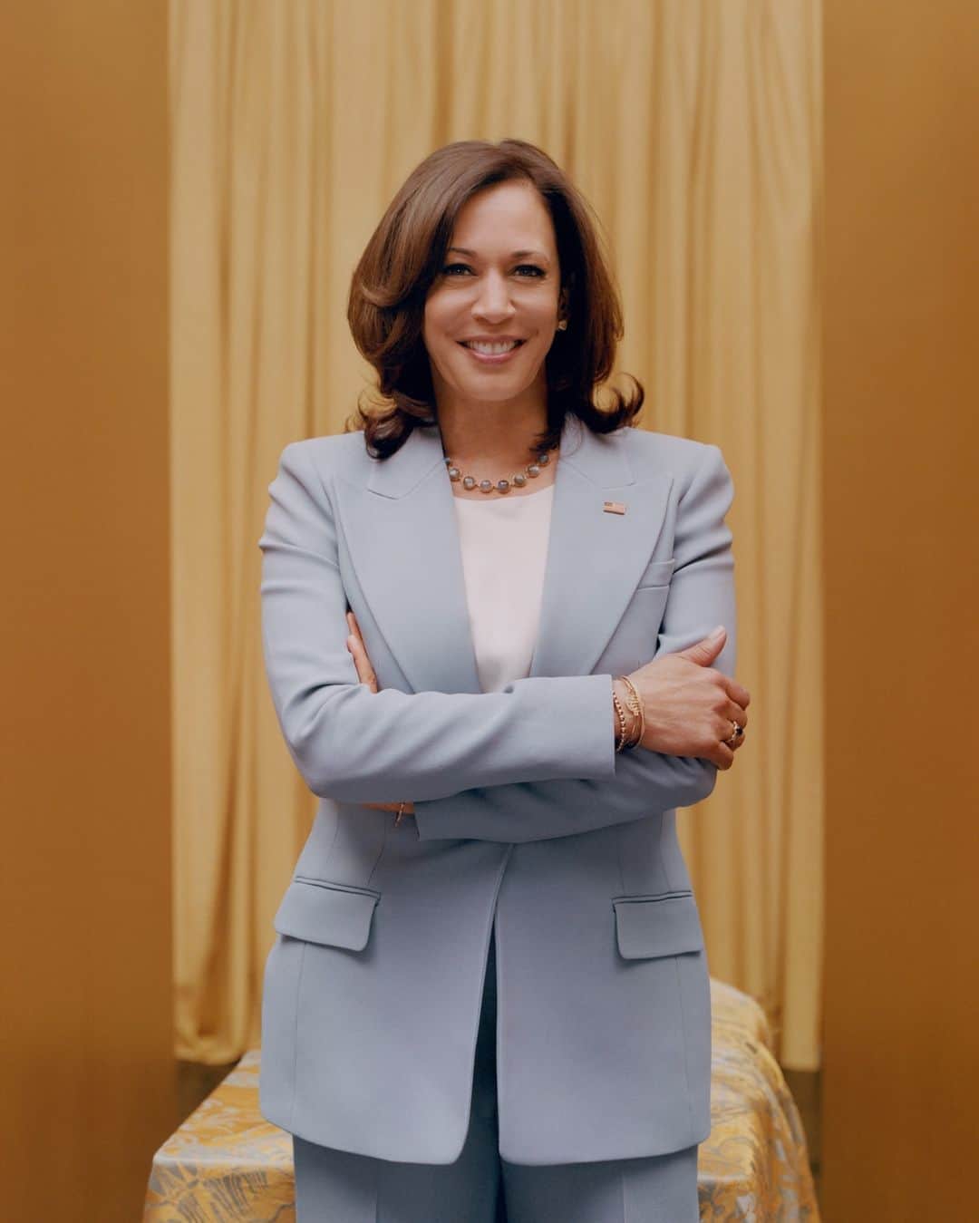Vogue Beautyさんのインスタグラム写真 - (Vogue BeautyInstagram)「“I always say this: I may be the first to do many things—make sure I’m not the last,” says Vice President-elect @kamalaharris. “I was thinking of my baby nieces, who will only know one world where a woman is vice president of the United States, a woman of color, a Black woman, a woman with parents who were born outside of the United States.”  Tap the link in our bio to read @voguemagazine's February cover story. Digital cover photographed by @tylersphotos, sittings editor @gabriellak_j, set design by @frau.juliawagner, written by @aokeowo, Vogue, February 2021」1月11日 0時35分 - voguebeauty