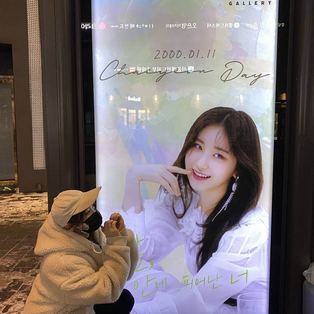 IZ*ONEさんのインスタグラム写真 - (IZ*ONEInstagram)「Happy CHAEYEON day 🤍   사랑해주셔서 감사합니다. 매년... 잊지 못할 생일이네요 ㅎㅎ 생일 전에 다녀오느라 아직 못 가본 곳도 있지만 위즈원이 보내주는 사랑은 빠짐없이 모두 보고, 또 매일 느끼고 있으니 걱정하지 말아요 ㅎㅎ 늘 저를 특별한 사람으로 만들어주는 우리 위즈원. 다시 한 번 진심으로 감사하고 사랑합니다. 오늘은 위즈원이 보내게 될 하루가 조금 더 따뜻하기를 바라요😊 굿나잇🌙  Happy CHAEYEON day 🤍   愛して頂きありがとうございます 毎年忘れられない誕生日ですね 誕生日の前に行ってくるので、まだ行けてないところもあります WIZ*ONEが送ってくれる愛は欠かさず全てみていて 毎日感じているので心配しないで いつも私を特別な人にしてくれるWIZ*ONE 改めて感謝します 今日WIZ*ONEの1日が、もう少し暖かくなりますように😊 おやすみ🌙  #채연 #チェヨン #IZONE #아이즈원 #アイズワン」1月11日 1時11分 - official_izone