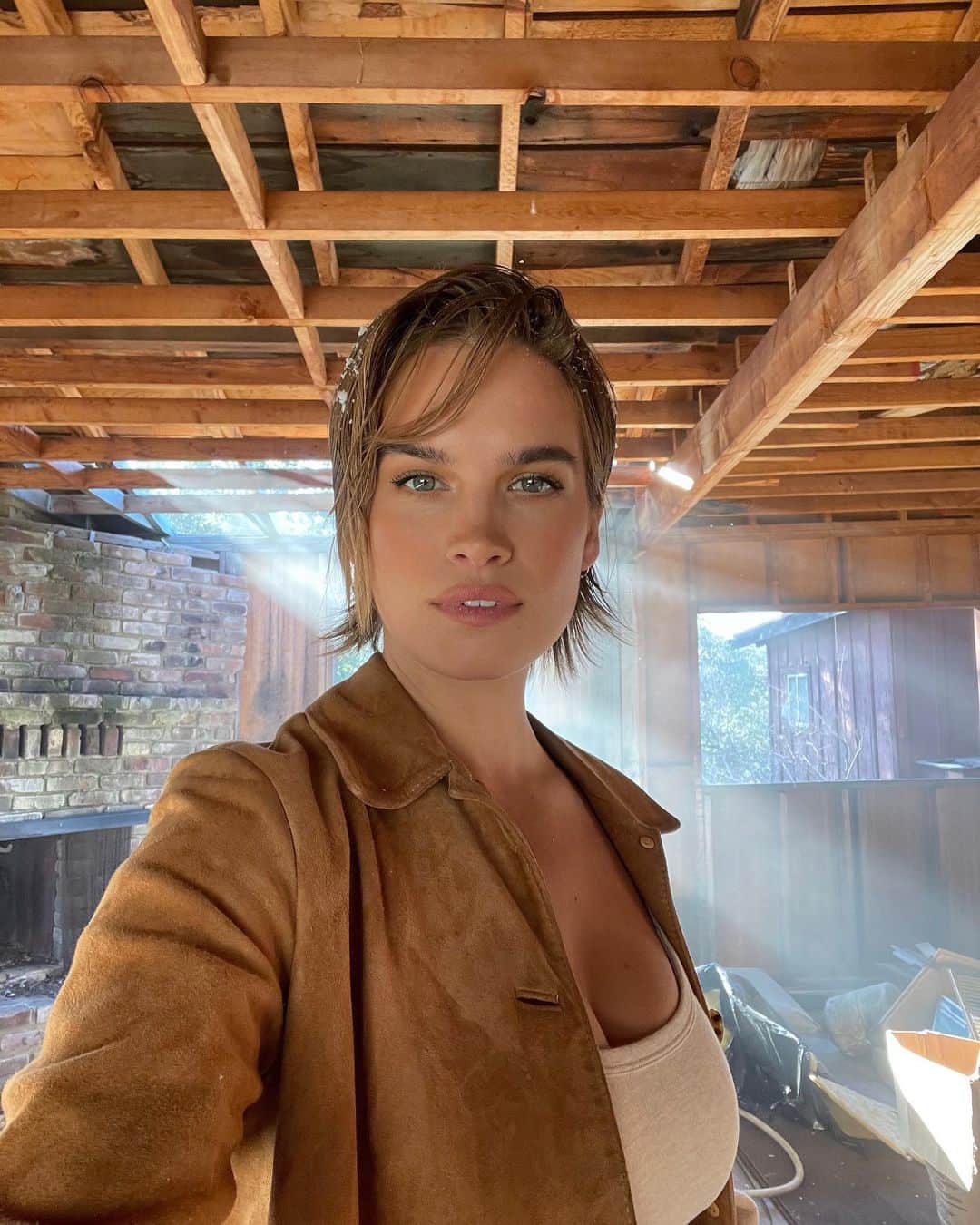 ストーミ・ヘンレイのインスタグラム：「Day 2 shooting (the most exciting project to me everrrrr) can you guess what it is...?」