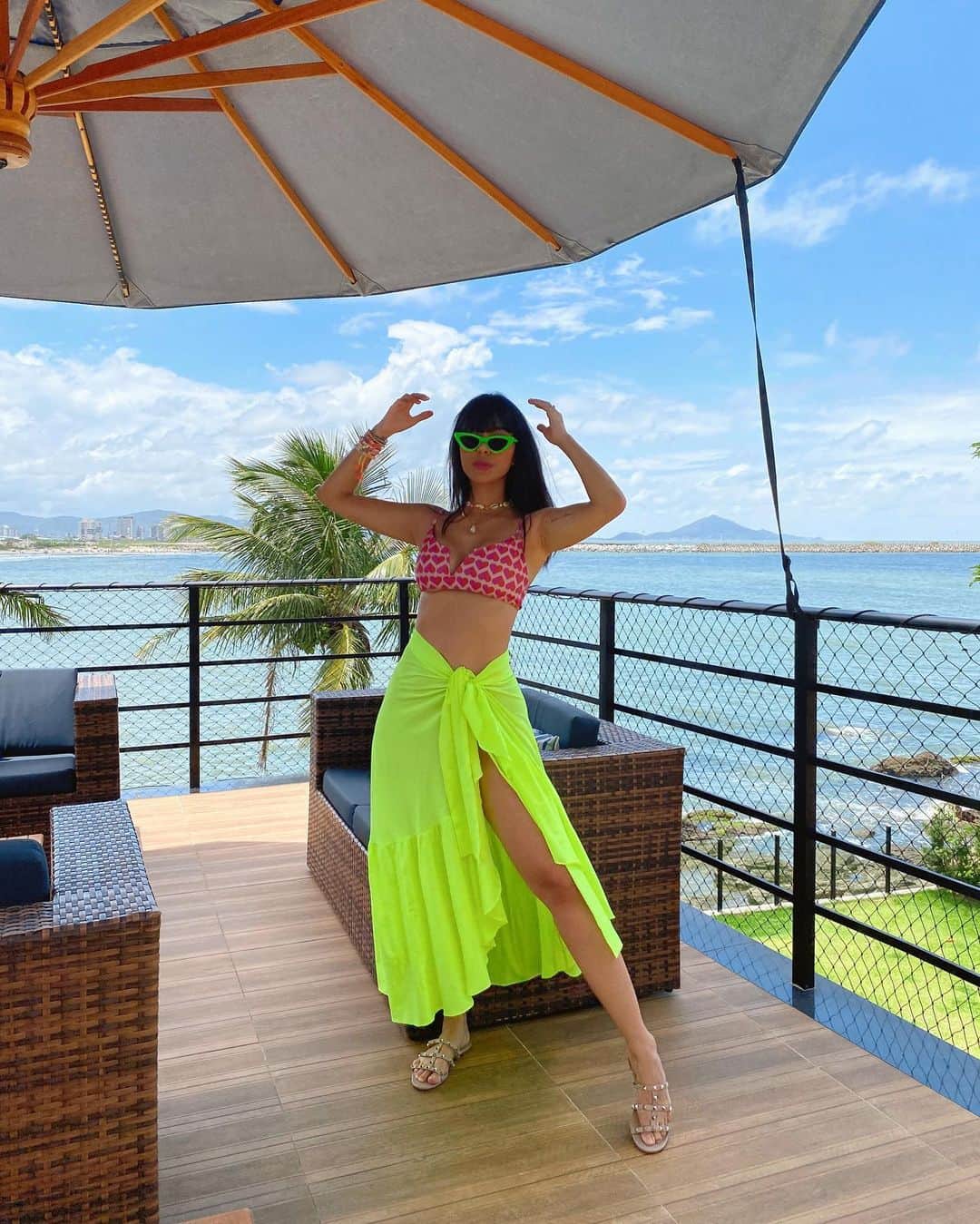 Gabriela Salesのインスタグラム：「O vagalume que lute hoje」