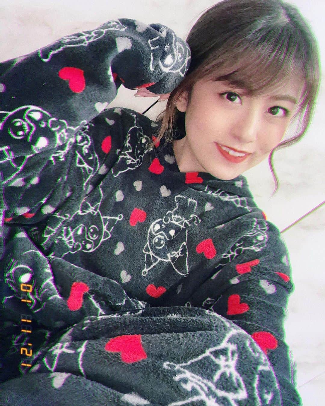 長澤佑香のインスタグラム：「﻿ クロミちゃんの部屋着たくさん頂く🎁﻿ ﻿ これデザインかわいいし﻿ もこもこであったかい( ⸝⸝⸝•ᴗ•⸝⸝⸝ )♡︎♡﻿ サンリオアカウントも更新したいのが﻿ いっぱいだなぁ💭﻿ ﻿ おやすみなさい🌙*ﾟ﻿ ﻿ #クロミ #クロミ推し #サンリオ好き﻿ #クロミ #kuromi #部屋着 #パジャマ﻿ #サンリオキャラクター #クロミちゃん」