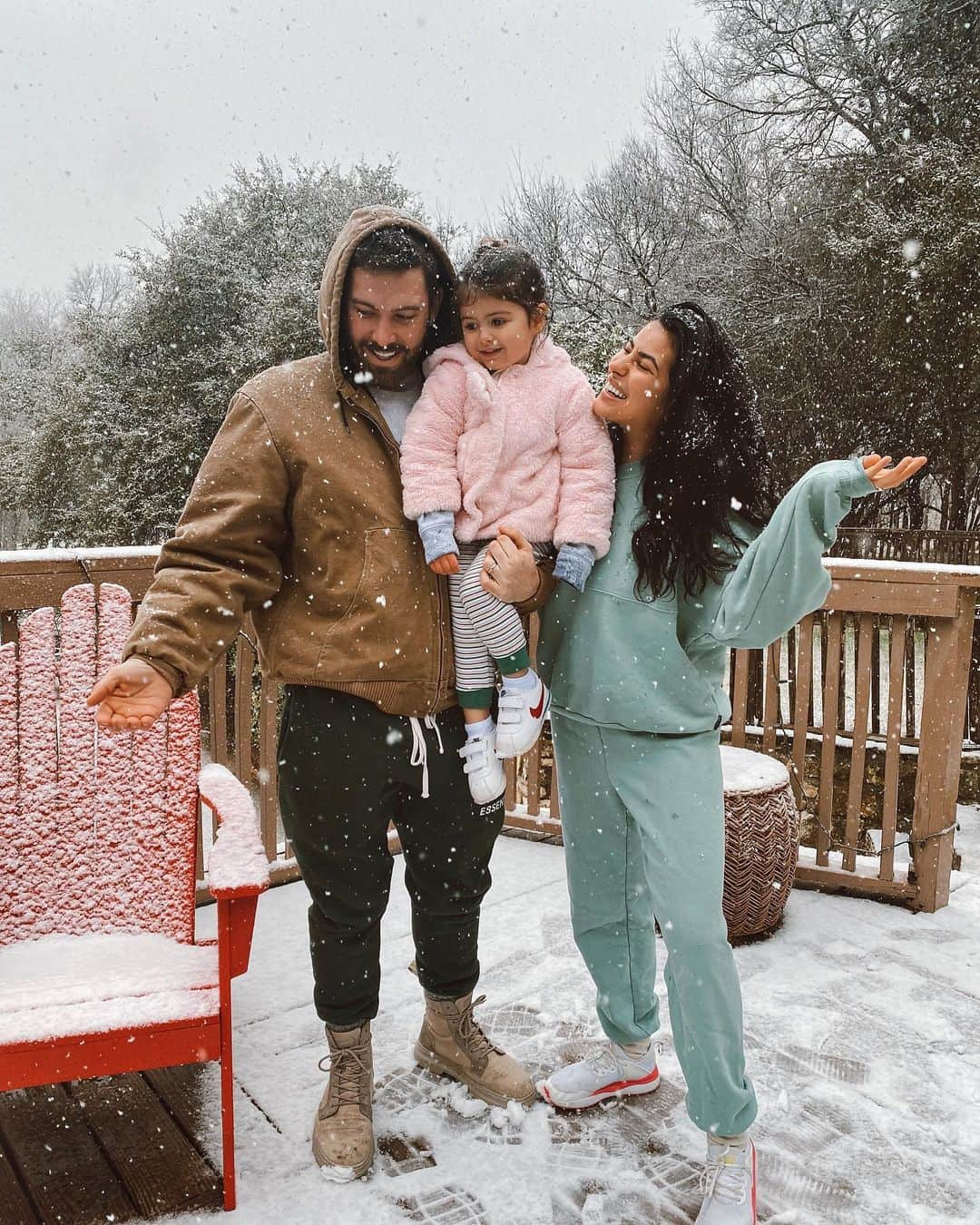 Sazan Hendrixさんのインスタグラム写真 - (Sazan HendrixInstagram)「Snowy day in Austin! Say what??? ❄️🌧⛄️ #rare #goodmorning」1月11日 1時52分 - sazan