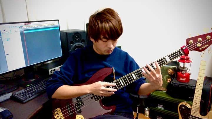 井澤惇のインスタグラム：「先日Queticの記事で紹介した「UNDERTALE」の曲をベースのみでカバーしました。 #undertale は名ゲーム #ベースカバーチャレンジ」