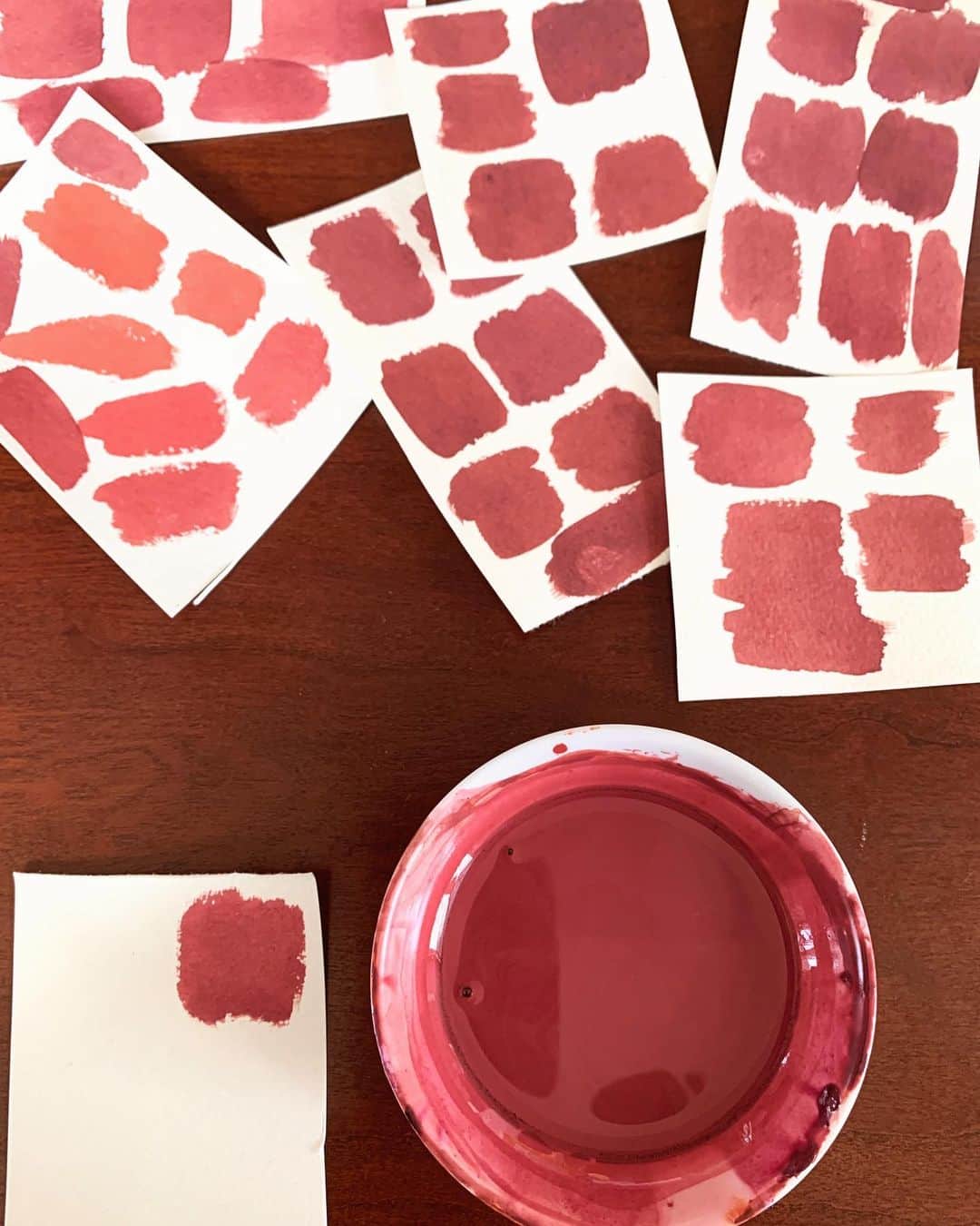 あだちなみのインスタグラム：「🎨 この色にする。 緊張するなー。  #あだちなみ」
