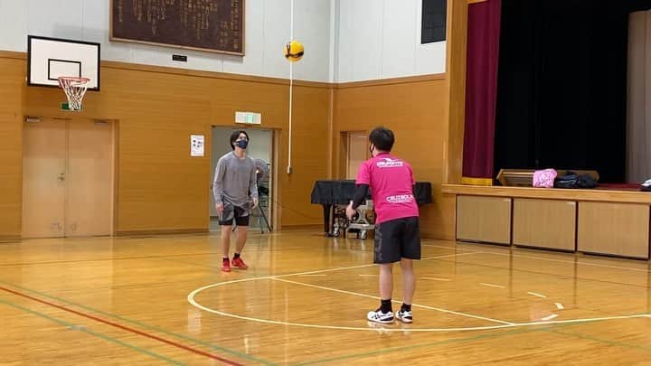 浅岡遥太のインスタグラム：「僕は運動しないと具合悪くなる病気なので、なるべく練習はしたいです。 家から出ない方が重篤な病気になりそうです。 どんな競技でも良いのでこの緊急事態宣言の1か月で誘って下さい😊  あとは合トレのお誘いもお待ちしてます❗️ 僕はほんとに1人じゃ何も出来ないので笑 力を貸して下さい🌸🍒  勿論しっかり感染症対策してやりましょうね😊  #東京スリジエ﻿ #tokyocerisier #千代田区地域密着型バレーボールチーム #神田﻿ #tokyo #バレーボール﻿ #千代田区﻿ #chiyoda #地域密着型﻿ #地域密着 #volleyball﻿ #beachvolleyball #dalponte﻿ #とまり木整骨院﻿ #ティーエルサービス #神田和食そらみち﻿ #神田丸屋　 #武蔵家酒店 #大塚製薬 #tomatsubmw #ママネーナの学校 #colancolan #さんくーる #TSM #神田福はら #ZAMST　 #ZAMSTチャレンジャー」