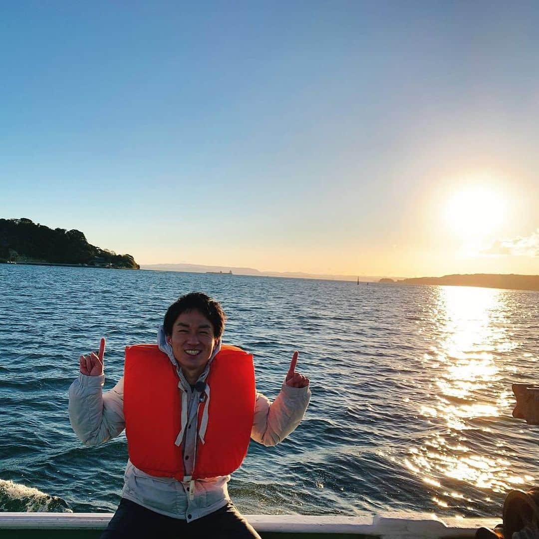 TBSアナウンサー公式さんのインスタグラム写真 - (TBSアナウンサー公式Instagram)「渡部峻です！ . 改めてあけましておめでとうございます🎍 . 年明けは初日の出の中継をしました！ 神奈川県横須賀市の海上から見る猿島と太陽は忘れることのない美しさでした🌞 . 良い一年をお過ごし下さい！ . #tbs #アナグラム」1月11日 11時40分 - tbs_annogram