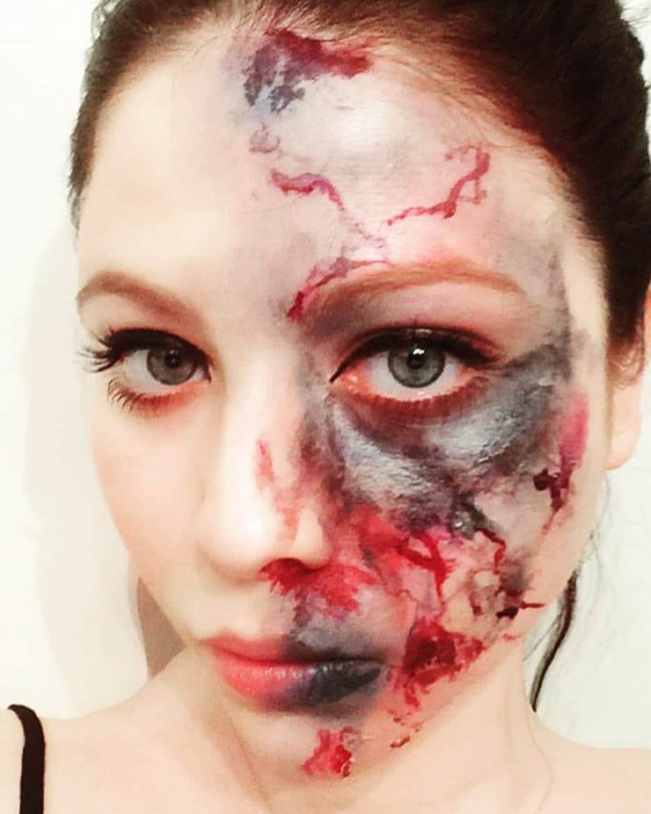 ミシェル・トラクテンバーグさんのインスタグラム写真 - (ミシェル・トラクテンバーグInstagram)「That time I auditioned for a zombie movie.... And no one else showed up in makeup! 😂 But what the eff day is it? I did the makeup, and sadly didn't get the part. But worth the shocked faces! Update.. I didn't get the part because a different actress got it. That's how it works. #throwback #zombie」1月11日 11時54分 - michelletrachtenberg