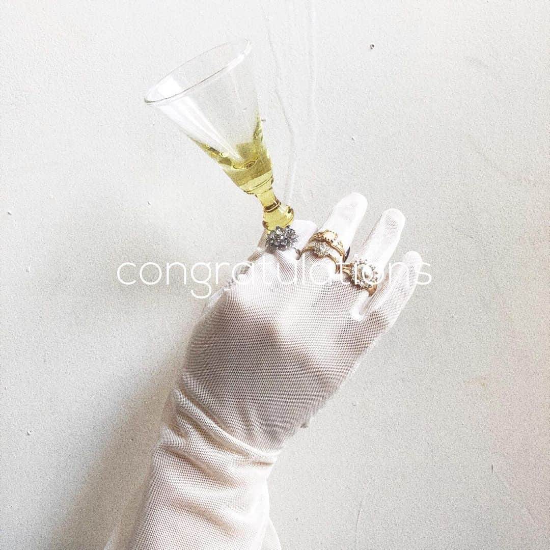 NUTTY Vintage&Collectibleのインスタグラム：「🎊CEREMONY for 20th🎊 ㅤㅤㅤㅤㅤㅤㅤㅤㅤㅤㅤㅤㅤ ご成人を迎える皆様、 本日は誠におめでとうございます💐  大変な時代ではありますが、 良い出会いに恵まれ実りの多い年になりますよう 心よりお祈り申し上げます。  また、楽しみにしておられた成人式が やむを得ず中止となってしまった皆様も いらっしゃるかと思います。  本日ご成人を迎えられる皆様へ NUTTYより細やかではありますが 店頭でプレゼントをご用意しております🎁 お会計時にどうぞお申し付けください＊  NUTTY」