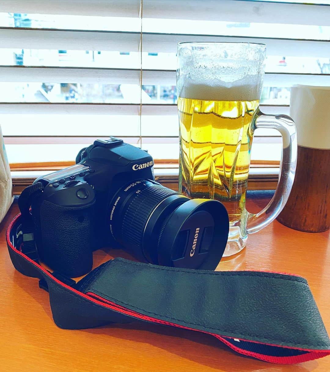 黒川忠文さんのインスタグラム写真 - (黒川忠文Instagram)「下の娘の成人式、着付け待ち。  今日はカメラマン 飲んでますけどなにか？」1月11日 12時19分 - kurokawatadafumi