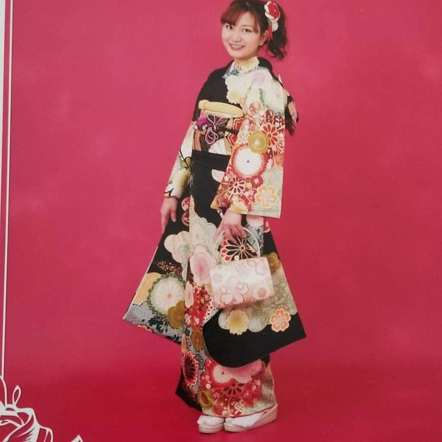 森木レナさんのインスタグラム写真 - (森木レナInstagram)「👘成人の日を迎えました！👘[着物編] これからも精進して参ります！  #成人式 #成人の日 #成人式ヘア #振り袖 #和傘 #スタジオ #着物 #着物へア  #furisode #森木レナ #東宝芸能 #歌手 #Singer #singersongwriter  #シンガーソングライター #kimono #kimonostyle  #kimonofashion #前撮り #Japan #musician #music  #歌 #成人式前撮り #가수 #싱어송라이터  #創作歌手 #vocal #youtube」1月11日 12時20分 - rena_moriki