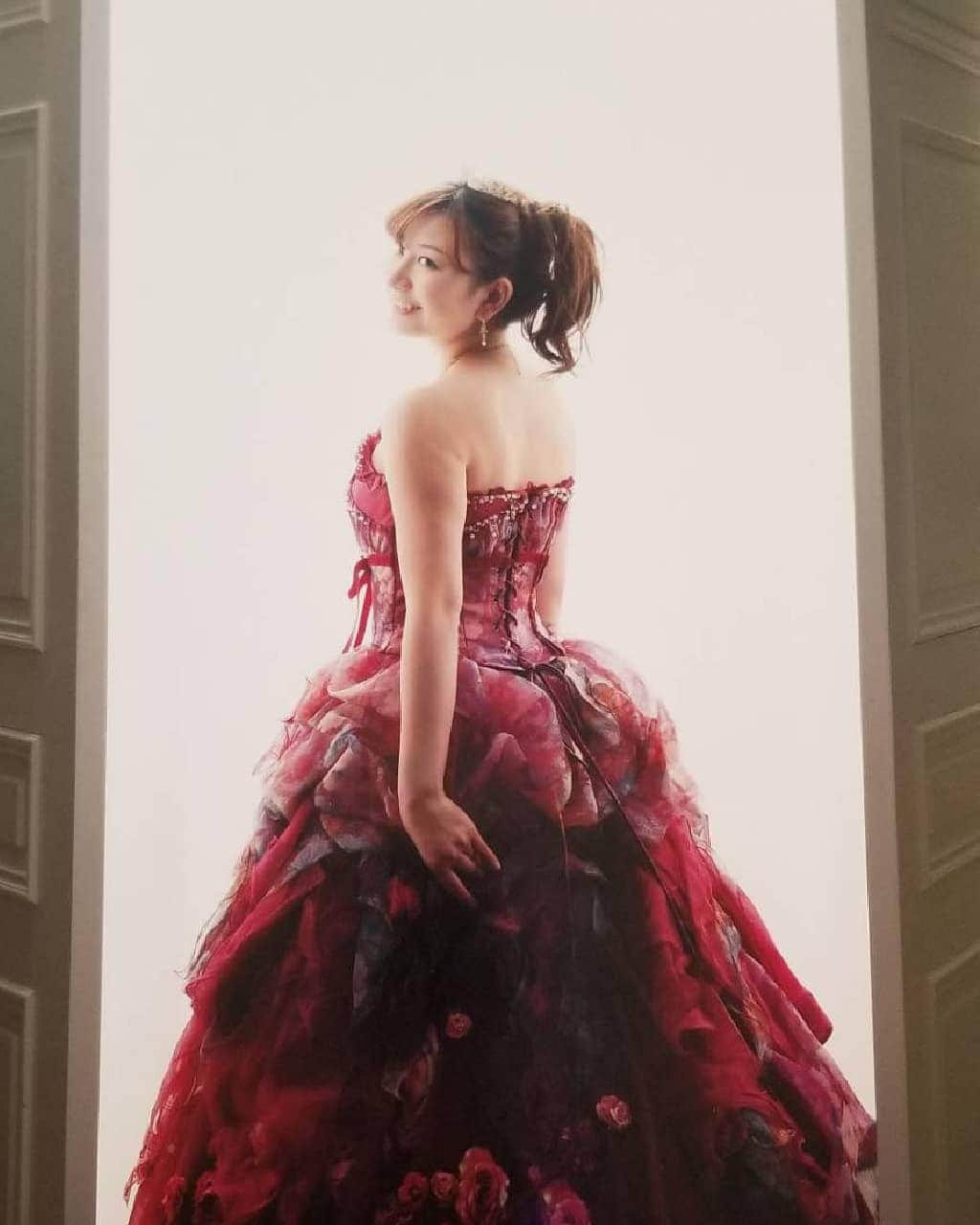 森木レナさんのインスタグラム写真 - (森木レナInstagram)「👗成人の日を迎えました！👗[ドレス編] これからも精進して参ります！  #成人式 #成人の日 #成人式ヘア #ドレス #dress #スタジオ #dressup #前撮り  #前撮りヘア #森木レナ #東宝芸能 #歌手 #Singer #singersongwriter  #シンガーソングライター #gougeres #成人式前撮り #ティアラ #formaldress #Japan #pop #musician #music  #rock #歌  #가수 #싱어송라이터  #創作歌手 #vocal #youtube」1月11日 12時20分 - rena_moriki