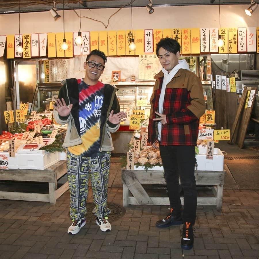 のインスタグラム：「PayPayのCMみていただけましたか？✌️✨✨ 大輔さんと📸 撮影中もずっと釣りの話で盛り上がりました！笑笑 #paypay  #宮川大輔　さん」