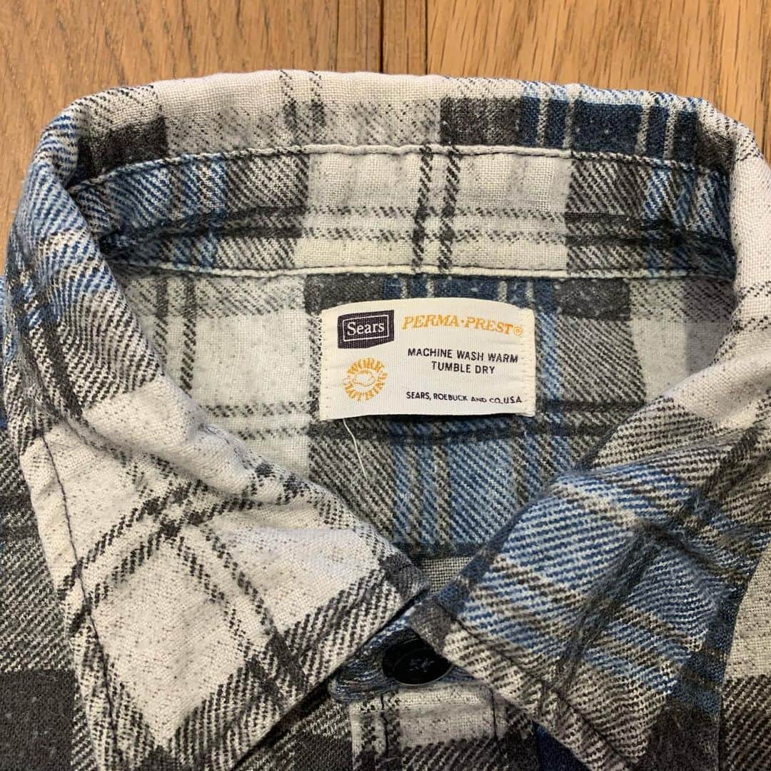 スタンダードカリフォルニアさんのインスタグラム写真 - (スタンダードカリフォルニアInstagram)「「Todays Special」  60s〜 Vintage Sears Flannel shirts  Searsのネルシャツになります。  毛羽立ちが目立ちますが着用に問題ありません。  デニムと合わせたい配色です！  着丈:約82cm 身幅:約56cm 肩幅:約50cm 袖丈:約63cm   ¥6.800+tax  ※お問い合わせはDMで宜しくお願い致します。  ※お問い合わせ頂いた順番に対応させて頂きます。   #standardcalifornia  #スタンダードカリフォルニア #sears #60s  #シアーズ##vintagedickies #flannelshirt #ネルシャツ #vintage #古着 #fashion #ファッション #todaysspecial」1月11日 12時23分 - standardcalifornia
