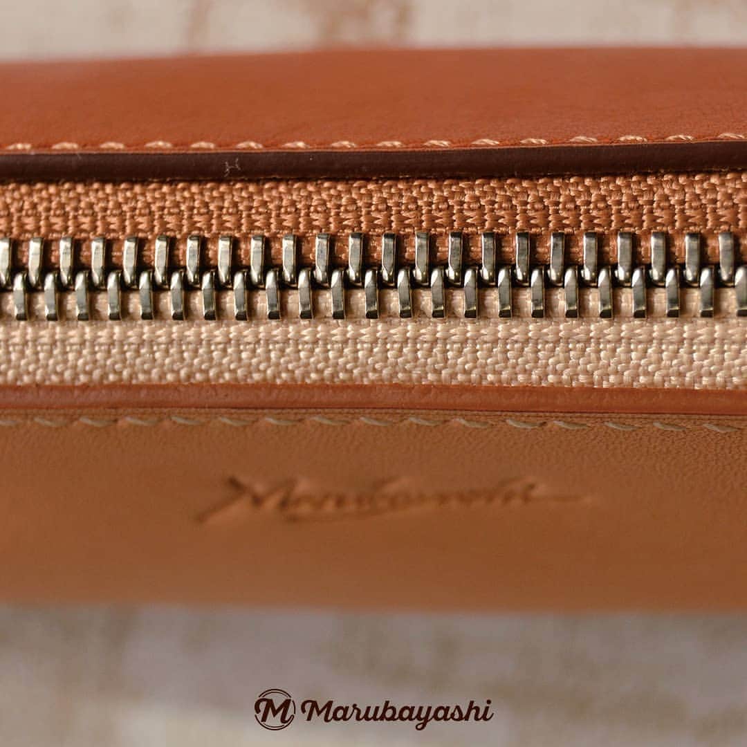 MARUBAYASHIさんのインスタグラム写真 - (MARUBAYASHIInstagram)「* チョコスイーツのような色の ペンケースができました。  A pen case in colors like chocolate sweets has been created.  #ペンケース #pencase #筆箱 #YKK #エクセラ #タオヤメ #革文具 #革文房具 #レザークラフト #leathercraft #leatherworks #leatherdesign」1月11日 12時35分 - takahiro_marubayashi