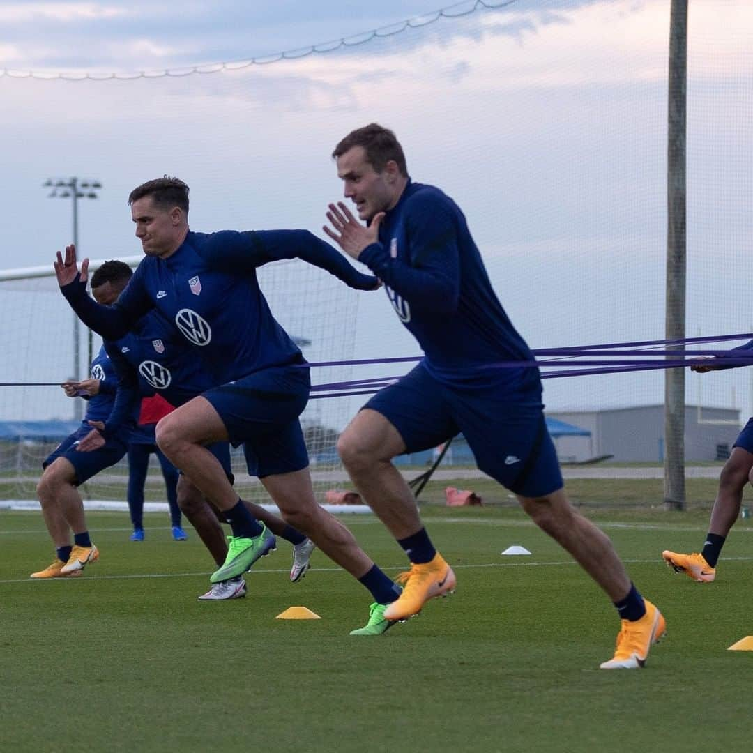 サッカー アメリカ代表チームさんのインスタグラム写真 - (サッカー アメリカ代表チームInstagram)「The 𝐆𝐑𝐈𝐍𝐃 begins. Embrace it. 👊🇺🇸  #JanuaryCamp」1月11日 12時36分 - usmnt