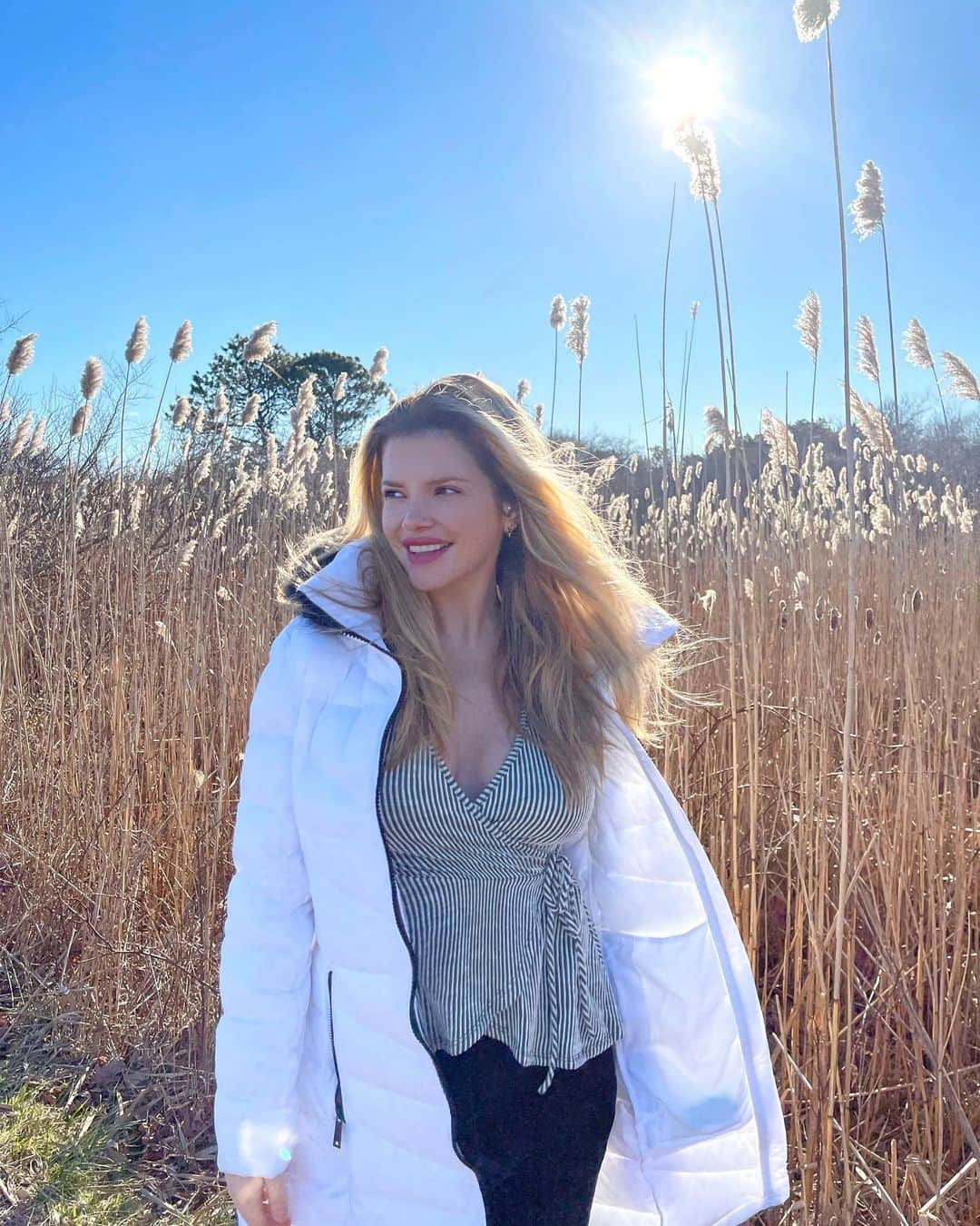 Stephanie Brantonさんのインスタグラム写真 - (Stephanie BrantonInstagram)「Hamptons hangin’ 🌾☀️ Its so beautiful here 🙂」1月11日 3時53分 - missstephaniebranton