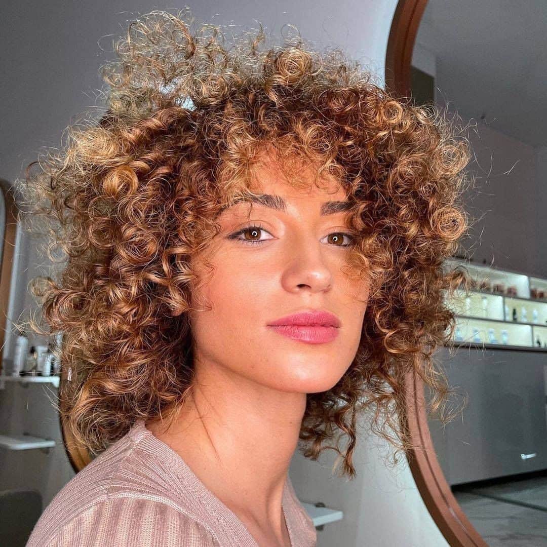 ghd hairさんのインスタグラム写真 - (ghd hairInstagram)「Keeping your curls looking healthy has never been easier 🙌💕 Use the ghd helios and diffuser attachment to define and shape your coils 😍 @marianiliehair   #ghd #ghdhairpro #ghdhelios #ghddiffuser #naturaltexture #texturedhair」1月11日 3時53分 - ghdhair